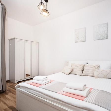City Of The Kings-Camomile Apartment Krakow Luaran gambar